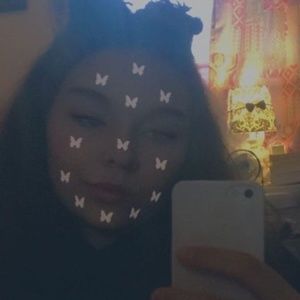 Meet your Posher, Claudia